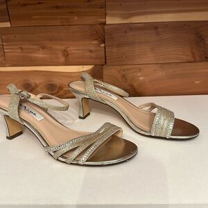 Size 8 golden glitter two in heels